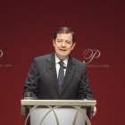 El presidente de la Junta en funciones, Alfonso Fernández Mañueco, clausura la gala de los Premios Castilla y León 2025.