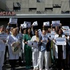 Médicos se concentran en el Clínico en una nueva jornada de huelga del colectivo médico.