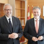 Carlos Pollán y Francisco Vázquez antes de la reunión en las Cortes.