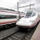 Llegada de un tren AVE a la estación Campo Grande de Valladolid.