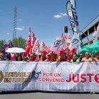 Los trabajadores de Renault se concentran para exigir a la empresa que vuelva a la mesa de negociación