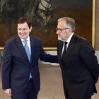 Alfonso Fernández Mañueco y Carlos Pollán tras firmar el pacto de Gobierno