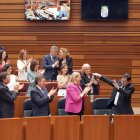 Instantes del pleno de investidura en las Cortes de Castilla y León.