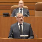 Carlos Pollán durante su intervención en el debate de investidura del candidato a la Presidencia de la Junta de Castilla y León.