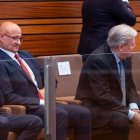 Luis Fuentes, junto a Conrado Íscar y José Manuel Fernández Santiago, en la tribuna de invitados durante el pleno de investidura de este martes en las Cortes.