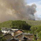 Incendio en la localidad de San Vicente de Arganza (El Bierzo).