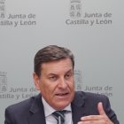 El consejero de Economía y Hacienda y portavoz, Carlos Fernández Carriedo, comparece en rueda de prensa posterior al Consejo de Gobierno.