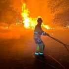 Bomberos Diputación de Salamanca en el incendio forestal de Burgohondo