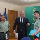 El Delegado del Gobierno en CyL, Nicanor Sen; el Teniente Coronel Jefe de la Comandancia, Luis Manuel Lombardero (I); y el Capitán Jefe de UOPJ, Pedro Luis Lorenzo (D)