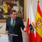 El ministro de Transportes, Óscar Puente, tras la firma del convenio entre los Gobiernos de España y de Cantabria para la construcción de la terminal intermodal.