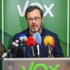 El portavoz nacional de Vox, José Antonio Fúster, atiende a los medios de comunicación en Burgos.
