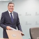 El consejero de Economía y Hacienda y portavoz, Carlos Fernández Carriedo, comparece en rueda de prensa posterior al Consejo de Gobierno.