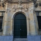 Entrada a la Audiencia Provincial de León.