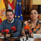 Álvaro Bilbao y Miriam Andrés, en una imagen de archivo durante una rueda de prensa en el Ayuntamiento de Palencia.