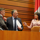 Francisco Vázquez (PP), Carlos Pollán (VOX) y Ana Sánchez (PSOE), en una imagen de archivo durante un pleno de las Cortes.-ICAL