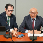 Ismael Pérez, delegado Territorial de la ONCE en Castilla y León, y Juan Pérez, presidente de Cermi en la Comunidad. J.M. LOSTAU