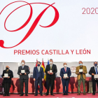 Foto de familia de los galardonados en la última edición de los Premios Castilla y León.- ICAL
