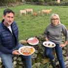Antonio y Clara con tres de sus platos. / AGRICOMUNICACIÓN