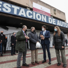 El consejero de Fomento y Medio Ambiente en funciones, Juan Carlos Suárez-Quiñones, visita el estado de las obras de la estación de autobuses de León.- ICAL