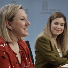 La consejera de Familia e Igualdad de Oportunidades, Isabel Blanco junto a Estela López García, directora general de Juventud. - ICAL