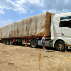 Paja de cereal enviada por la Consejería de Agricultura a las zonas afectadas por el incendio de Navalacruz . - ICAL