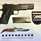 Imagen de las armas utilizadas por el detenido para amenazar a su madre en Astorga, León - POLICÍA NACIONAL