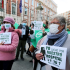 La Plataforma por la Sanidad Pública de Béjar y Comarca (Salamanca) se concentra frente a la Consejería de Sanidad.- ICAL