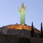 El Cristo del Otero en Palencia iluminado en verde en una imagen de archivo. -ICAL