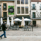 Varias personas en una plaza de la ciudad de Soria. ICAL
