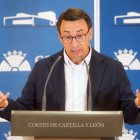 El portavoz de Educación del Grupo Parlamentario Socialista, Fernando Pablos, realiza una valoración de la política de investigación científica de la Junta de Castilla y León.- ICAL