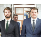 Juan García-Gallardo y Alfonso Fernández Mañueco, tras el Consejo de Gobierno extraordinario del sábado día 4.-ICAL
