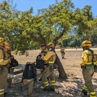 Bomberos forestales preparándose para una actuación, imagen de archivo.- TWITTER INCENDIOS FORESTALES CYL