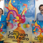 La concejala de Acción y Promoción Cultural, Evelia Fernández y el técnico municipal, Óskar Álvarez, presentan la programación de las Fiestas de San Juan y San Pedro -ICAL.