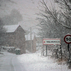 La nieve cubre la aldea de Valverdín, en la comarca de los Argüellos (León).- ICAL