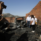 El presidente del Partido Popular, Pablo Casado, visita las zonas afectadas por los incendios forestales en la provincia de Ávila.- ICAL
