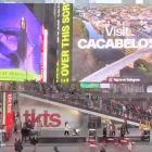 Proyección por Eurocaja Rural del vídeo de Cacabelos en una de las célebres pantallas de la emblemática zona de Times Square. -E.M.