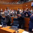 El presidente de la Junta de Castilla y León, Fernández Mañueco y el vicepresidente, Francisco Igea, se felicitan tras finalizar el debate de moción de censura del POSE contra el Gobierno de PP-Cs. -ICAL
