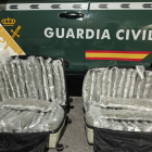 Detenido por viajar en autobús con 34 kilos de marihuana en Segovia. ICAL