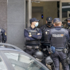 Efectivos de la UPR de la Policía Nacional durante la detención del principal sospechoso en Burgos. -SANTI OTERO