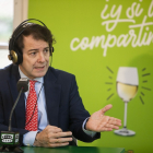 El presidente de la Junta, Alfonso Fernández Mañueco, interviene en el programa de Carlos Alsina en Ondacero. - ICAL