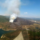 Una reproducción en el incendio de El Tiemblo provoca la reactivación de cuatro medios aéreos para sofocar las llamas. - ICAL