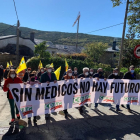 Más de 200 personas se manifiestan en Lubián (Zamora) para defender los servicios básicos sanitarios en el mundo rural. | ICAL