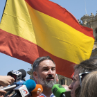 El presidente de Vox, Santiago Abascal, visita Salamanca junto a los candidatos Victor González y María Carpio.- ICAL