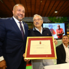 El presidente del Consejo Comarcal del Bierzo, Gerardo Álvarez Courel, con el empresario José Luis Prada