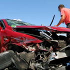 Estado en el que quedó el vehículo accidentado en la autovía A-62, entre Martín de Yeltes y Sancti Spíritus, Salamanca.- ICAL