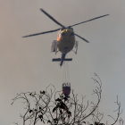 Helicóptero apagando un incendio.- ICAL