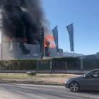 Un incendio calcina parte de las instalaciones del concesionario de Mercedes-Benz en Burgos. -ICAL