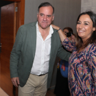 Domiciano Curiel y Miriam Andrés firman el acuerdo de gobierno Vamos Palencia-PSOE.-ICAL