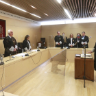 Estévez (izda.) durante la toma de posesión de la directiva del Colegio de Procuradores de Castilla y León celebrada en la sede del Tribunal Superior de Justicia. RAÚL OCHOA
