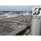 Fotografía aérea de la fábrica de Bridgestone en Burgos, con la cubierta llena de paneles. ENDESA